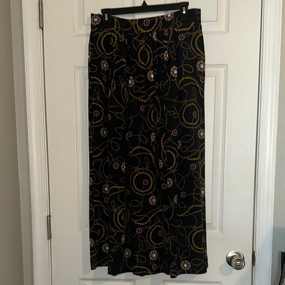 Jones New York Dresses & Skirts - Jones New York Black and Gold Maxi Skirt below the calf